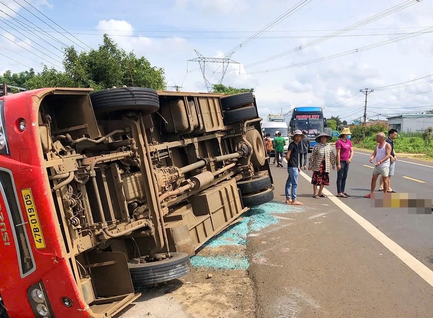 18 hospitalised after passenger bus overturns in Central Highlands